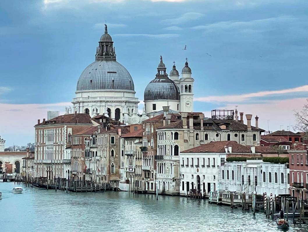 회사 밖은 유럽